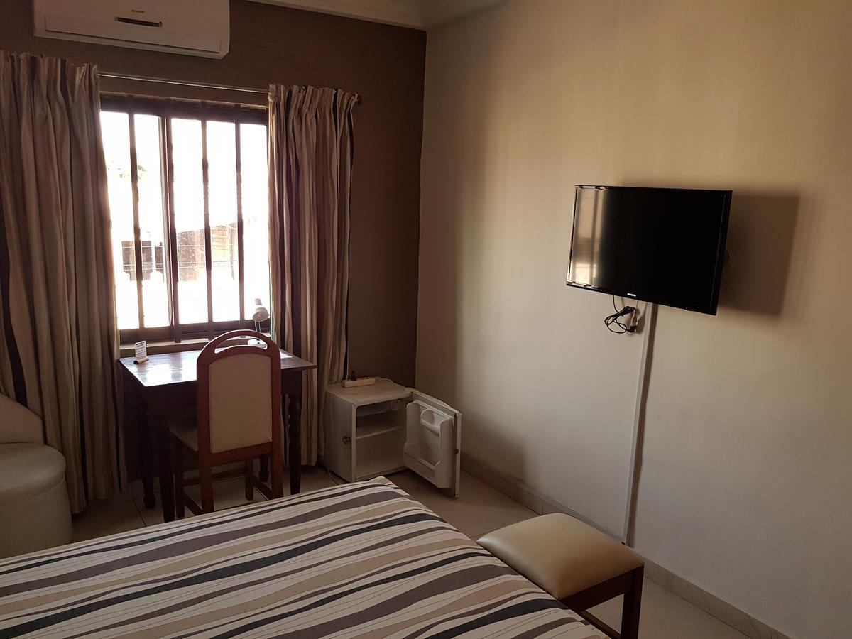 Acropole Hotel Котону Екстериор снимка
