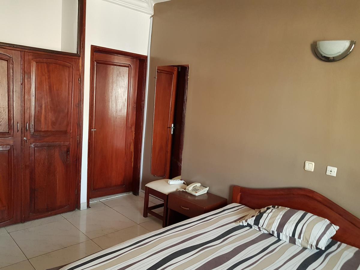 Acropole Hotel Котону Екстериор снимка