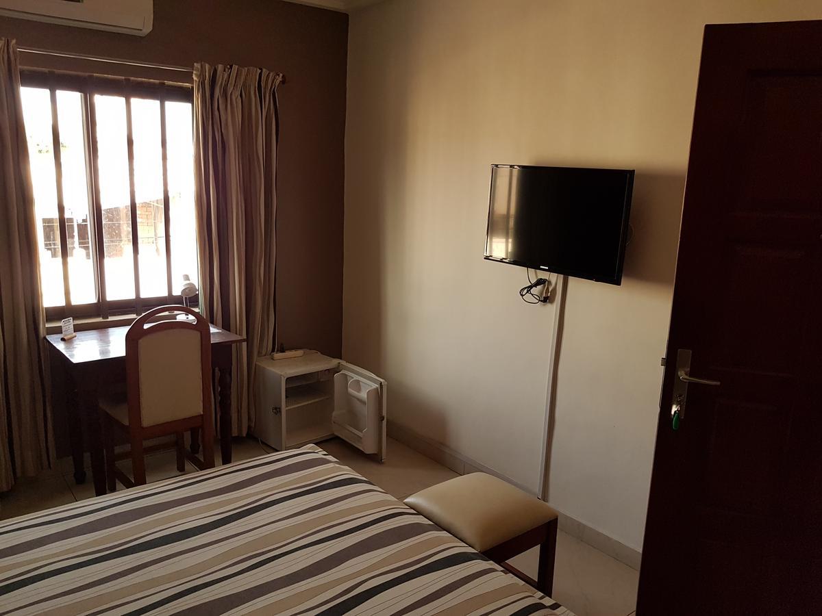 Acropole Hotel Котону Екстериор снимка