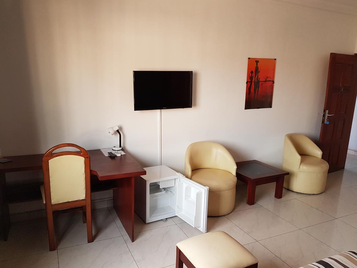 Acropole Hotel Котону Екстериор снимка