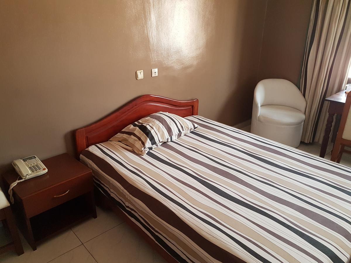 Acropole Hotel Котону Екстериор снимка