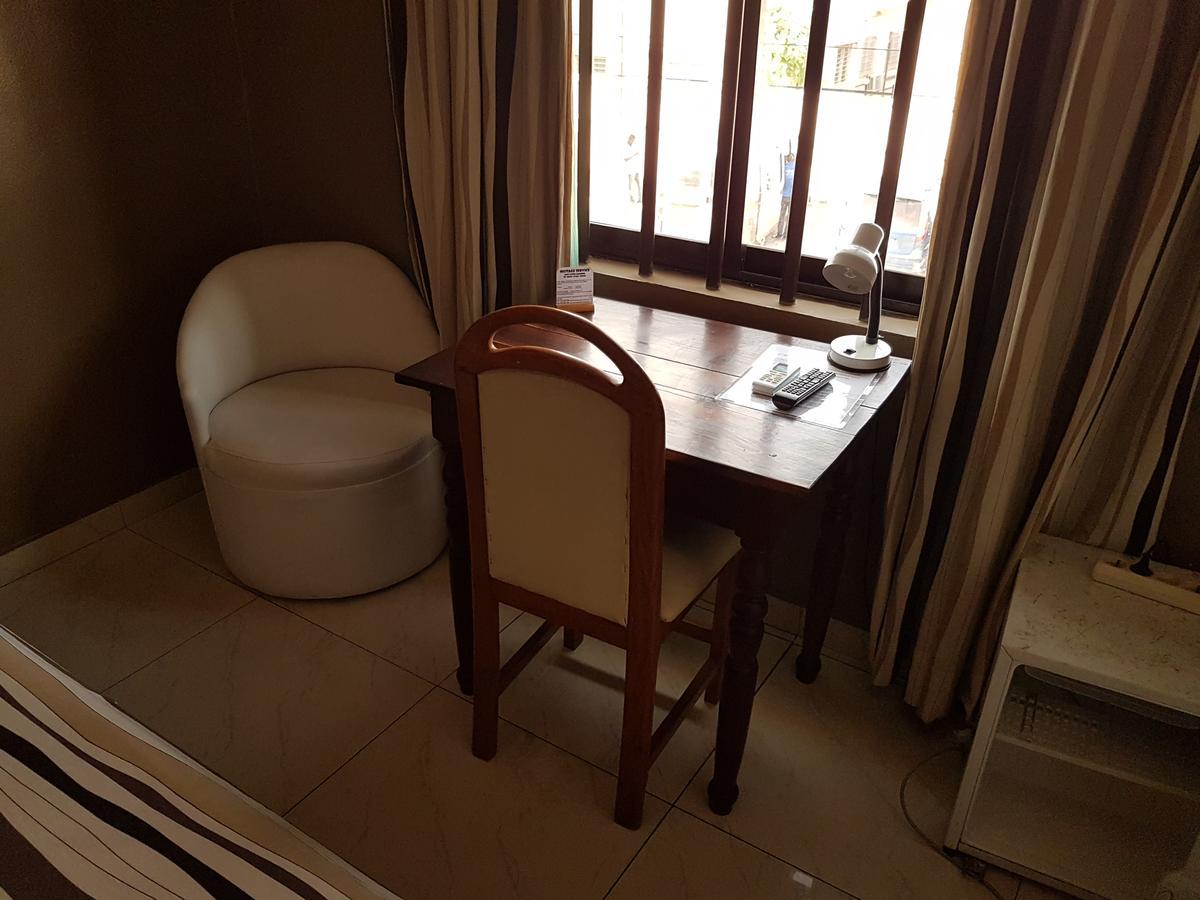 Acropole Hotel Котону Екстериор снимка