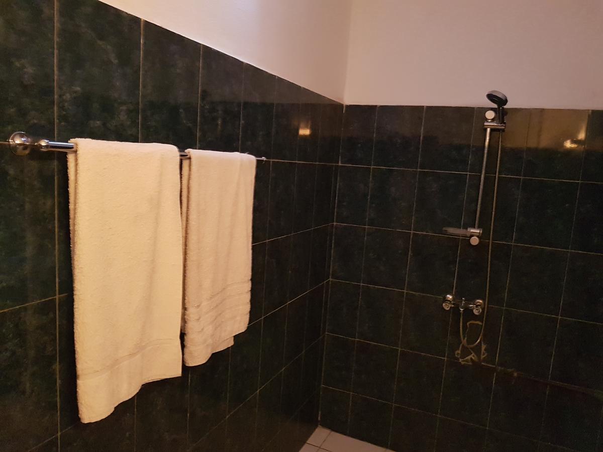 Acropole Hotel Котону Екстериор снимка